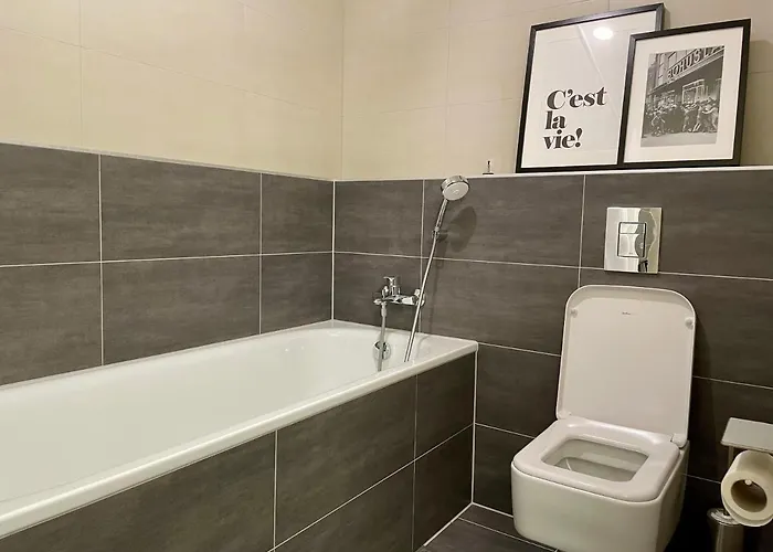 Topview Centre Apartment *